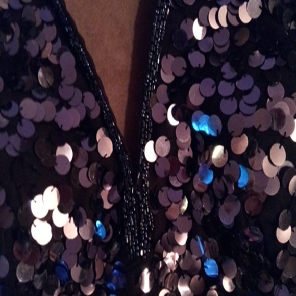 Sequince & beaded halter top - Picture 4 of 7